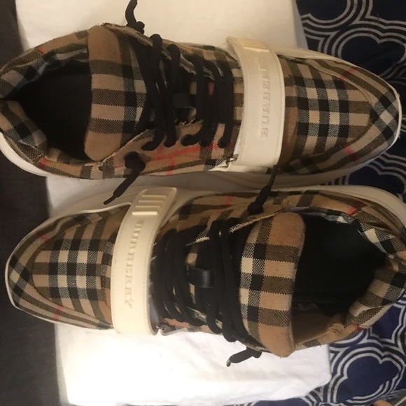 Burberry shoes size 10 , condition 9/10 ! - Picture 4 of 9